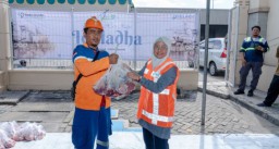 Gandeng LMI, PT TPS Bagikan Daging Qurban ke Mitra dan Masyarakat