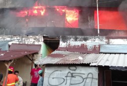 Pasar Krian Sidoarjo Diamuk Si Jago Merah