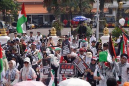 Aksi Bela Palestina di Surabaya, Kumpulkan Donasi Ratusan Juta