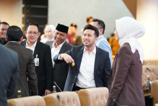 Ketegangan Eksekutif dan Legislatif Jatim Tak Tepat Waktu, Rakyat Bisa Dirugikan