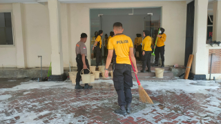 Pasca Mapolsek Tegalsari Terbakar, Pelayanan Polisi Dialihkan ke Kantor Bawaslu Jatim