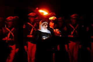 Gubernur Khofifah Pimpin Apel Kehormatan dan Renungan Suci Hari Pahlawan 2025