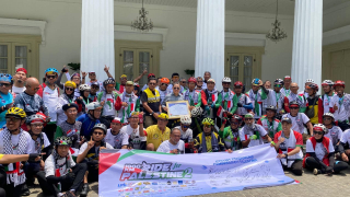 Pesepeda 1000 KM Ride for Palestine 2025 Tiba di Kantor Kemenlu, Wamen: Saya Terharu