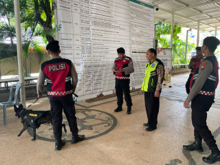 Operasi Lilin Semeru 2025, Unit K9 Polda Jatim Sterilisasi Gereja Jelang Natal