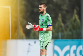 Bukan Sekadar Pelapis, Ini Alasan Maarten Paes Bisa Jadi Kiper Utama Ajax