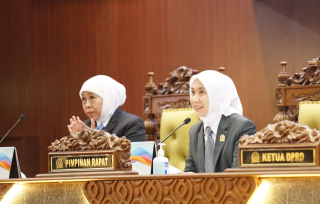 Paripurna Perdana 2026, DPRD Jatim Sahkan Dua Perda Strategis