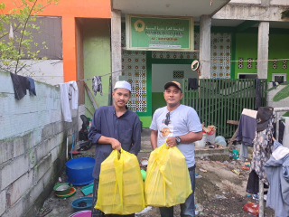 Forum Wartawan Bagi 500 Paket Daging Kurban