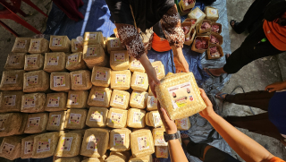 PKS Jatim Tebar 71.555 Paket Daging Kurban Pakai Besek Bambu