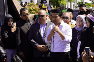 Emil Dardak Ultimatum Dapur MBG Jika Tak Beli Telur dari Peternak Jatim