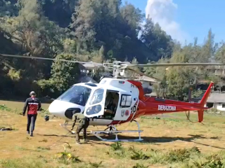 Bromo Terbakar Lagi, Helikopter 17 Kali Water Bombing, Api Merembet ke Gunung Kursi