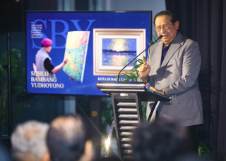 Sri Wahyuni Kagumi Lukisan SBY: Lima Tahun Melukis, Hasilnya Profesional