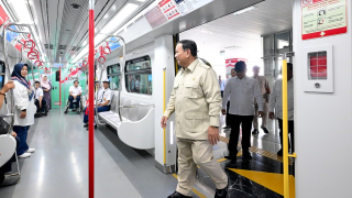 Prabowo Jajal LRT Kelapa Gading-Manggarai, 28 Menit Kemudian Bilang Ini