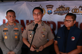 Polda Jatim Gerebek Jalan Kunti Surabaya, Sejumlah Orang Diamankan dalam Operasi Narkoba
