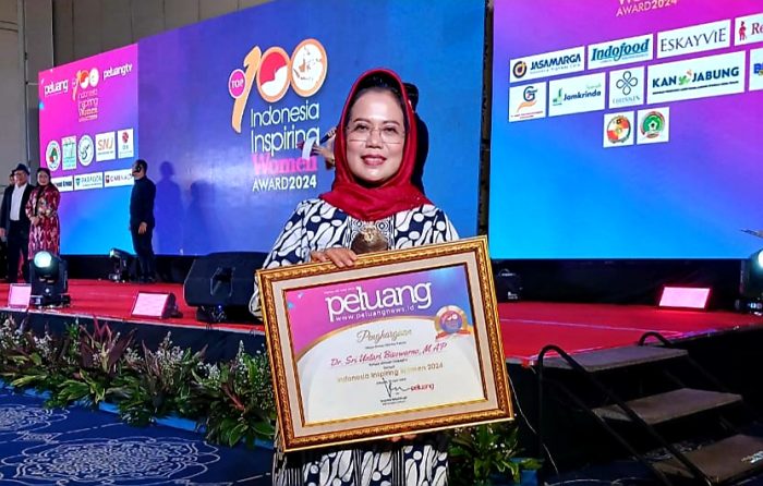 Sri Untari Bisowarno, Ketua Dewan Koperasi Indoensia (Dekopin)