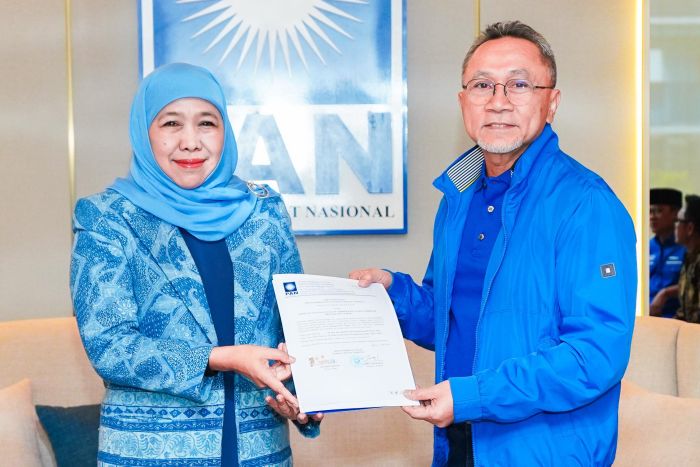 PAN Resmi Serahkan SK Rekom Pilgub Jatim 2024 untuk Khofifah-Emil