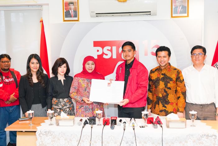 PSI Serahkan SK Pilgub Jatim untuk Khofifah-Emil,
