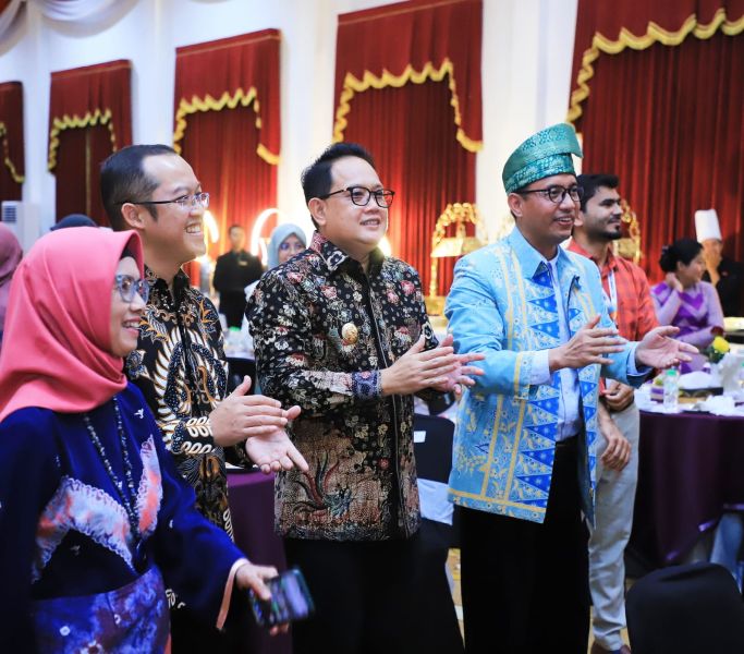 Pj. Gubernur Adhy Ajak Peserta The 4th Summer School Nikmati Keindahan Jatim