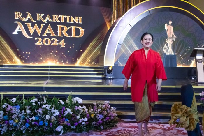 Puan Maharani saat mendapat penghargaan RA Kartini Award