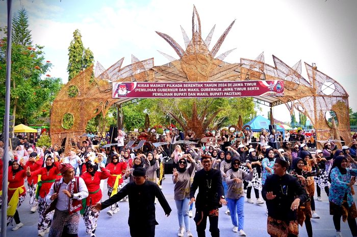 Komisi Pemilihan Umum (KPU) Provinsi Jawa Timur meluncurkan Kirab Maskot Pilkada 2024 di Kabupaten Pacitan.