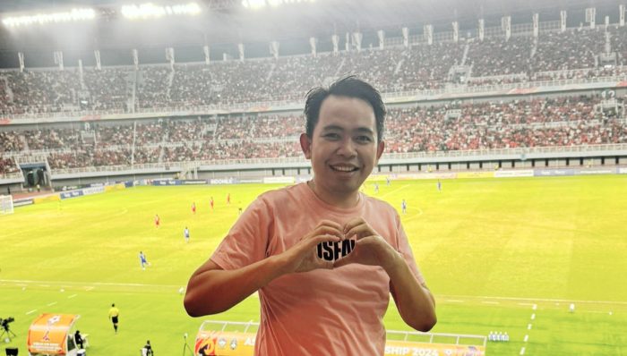 Teks foto: Gus Fawait, Ketua Fraksi Gerindra DPRD Jatim menyaksikan langsung Timnas Indonesia Juara Piala AFF U-19 2024 di Gelora Bung Tomo (GBT) Surabaya, Senin (29/7).