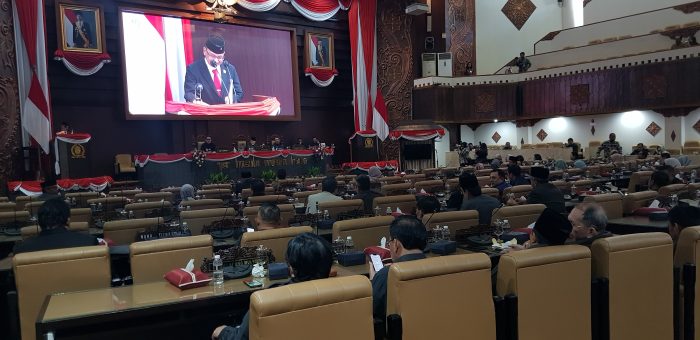 Suasana rapat Paripurna DPRD Jatim, Jumat (9/8/2024)