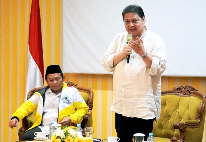 Airlangga Hartarto saat berkunjung ke Kantor DPD Partai Golkar Jawa Timur di Surabaya