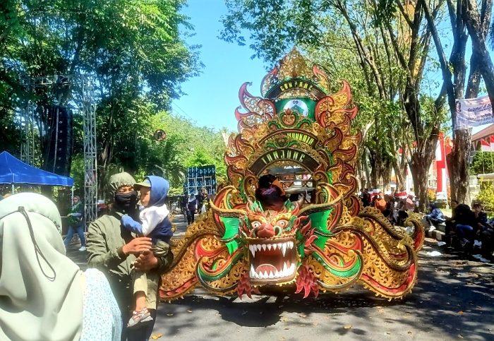 Antusiasme Warga Sidoarjo di Festival Shining Jayandaru untuk Peringati HUT RI ke-79, Minggu (18/8/2024)