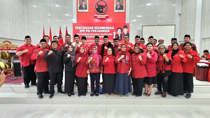 PDIP Serahkan 10 Rekom Bacakada di Jatim, Ini Daftarnya