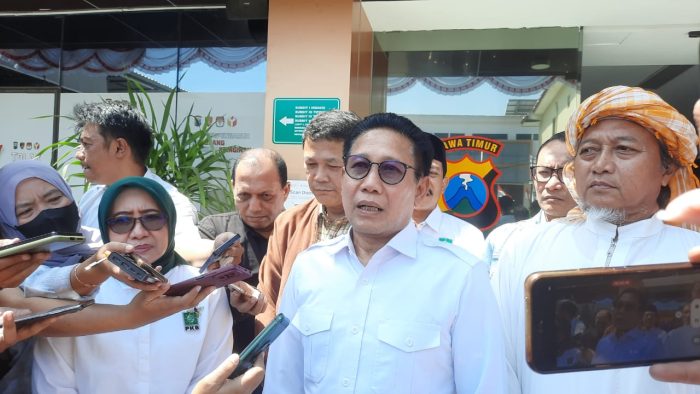 Ketua DPW PKB Jawa Timur, Abdul Halim Iskandar melaporkan eks Sekretaris Jenderal (Sekjen) PKB Lukman Edy ke Ditreskrimsus Polda Jatim, Selasa (6/8/2024)