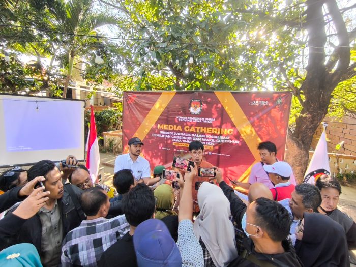KPU Jatim menggelar sosialisasi bersama awak media di Surabaya, Jumat (16/8/2024).