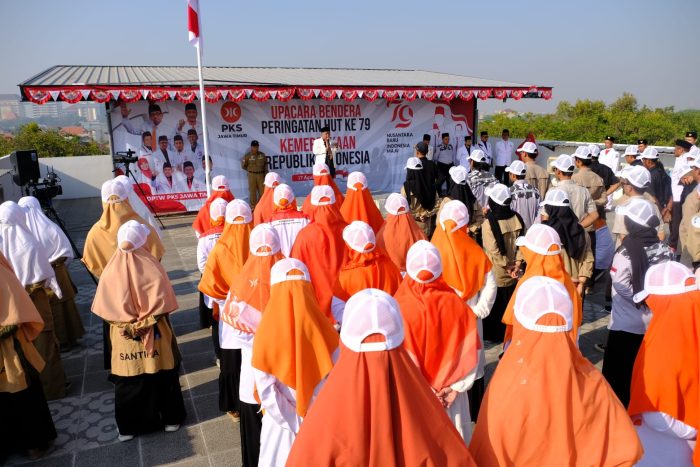 DPW PKS Jawa Timur menggelar upacara bendera di kantor DPTW PKS Jatim pada Sabtu (17/8/2024).
