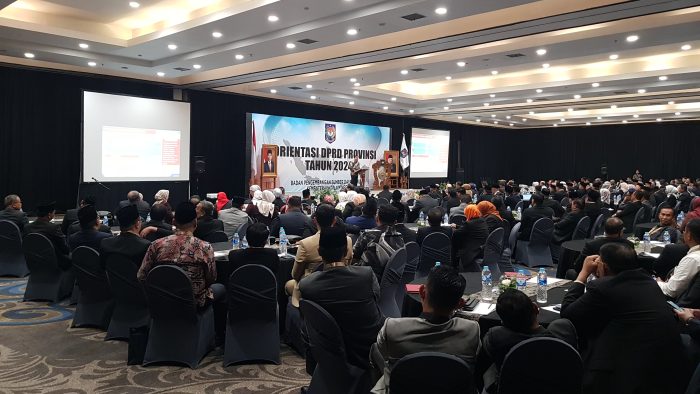 Plt. Sekretaris Jenderal Kementerian Dalam Negeri (Kemendagri), Tomsi Tohir saat membuka Orientasi DPRD Provinsi Tahun 2024 di Mercure Ancol, Jakarta, Selasa (3/9).