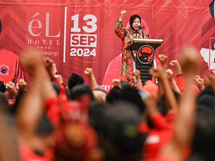 Bakal calon Gubernur Jawa Timur Tri Rismaharini menghadiri konsolidasi politik yang digelar di Banyuwangi bersama kader PDI Perjuangan