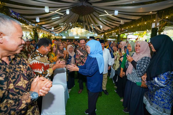 Bakal Calon Gubernur Jawa Timur Khofifah Indar Parawansa hadiri deklarasi dalam forum Silaturahmi dan Temu Kangen Gerakan Koperasi dan UMKM Jawa Timur di Bojonegoro, Jumat (13/9/2024).