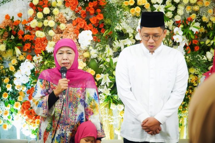 Khofifah Indar Parawansa menikahkan putranya bernama Yusuf Mannagalli dengan gadis bernama Jihan Qonitatillah hari ini, Jumat (20/9/2024).