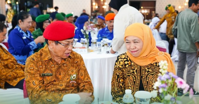 Ketua DPP PEPABRI, Jenderal TNI (Purn.) Agum Gumelar bersama Khofifah Indar Parawansa saat menghadiri tasyakuran yang digelar oleh PEPABRI Jatim, Rabu (18/9/2024).