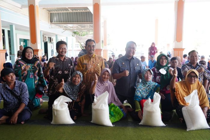 778 KPM di 3 Desa Terima Bantuan Pangan Beras, Pjs Bupati Sidoarjo Pastikan Tepat Sasaran
