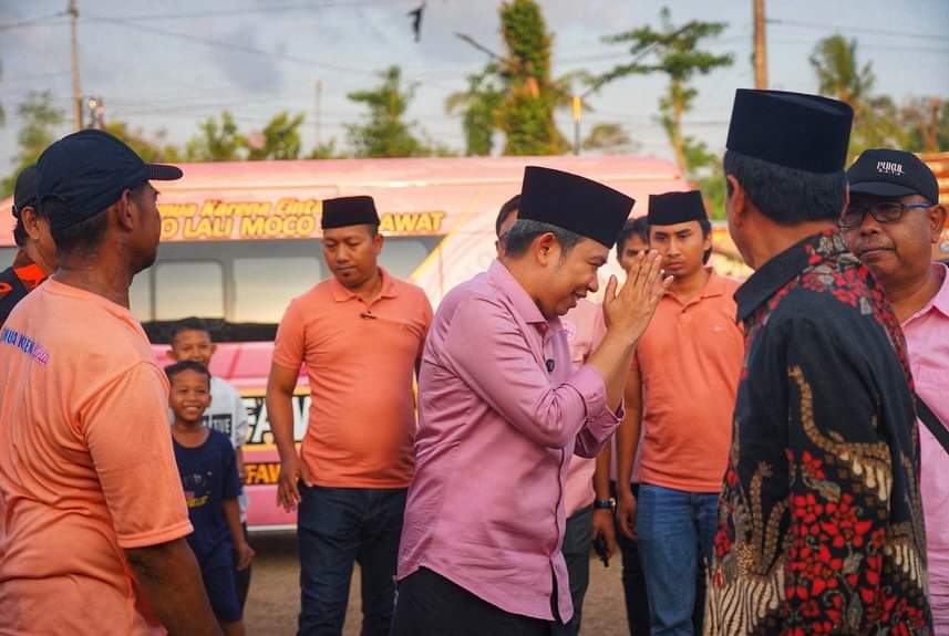 Hadapi Debat Perdana Pilkada Jember, Gus Fawait Pilih Ngopi dan Guyon Bersama Tim Pemenangan