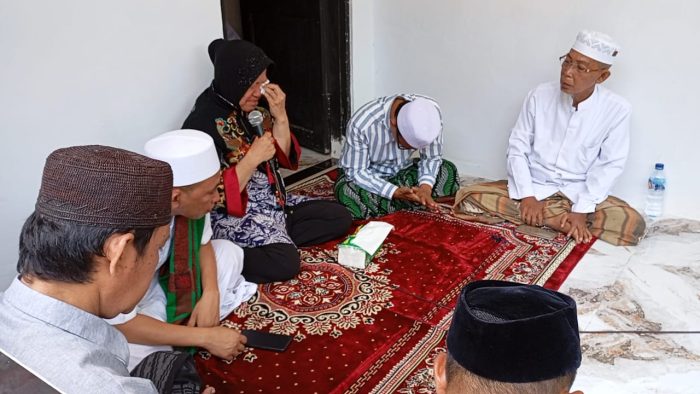 calon Gubernur Jawa Timur, Tri Rismaharini, mengunjungi Yayasan Pendidikan dan Pondok Pesantren Khairus Shaleh di Situbondo, Rabu (16/10).
