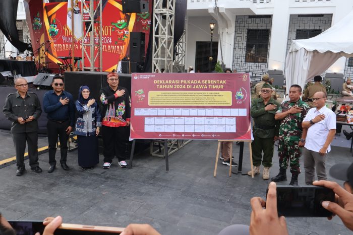 Hadir di Kirab Maskot Pilkada Serentak 2024, Pjs Wali Kota Surabaya Ingatkan ASN Jaga Netralitas