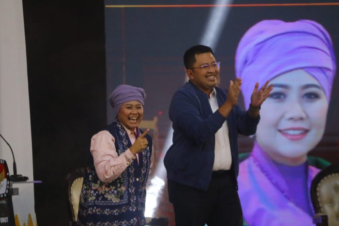 Paslon Luluk-Lukman saat debat kedua Pilgub Jatim, Minggu malam (3/11/2024).
