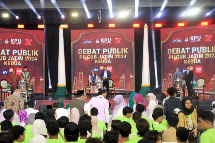 Debat kedua Pilgub Jatim di Grand City Surabaya, Minggu (3/11/2024).