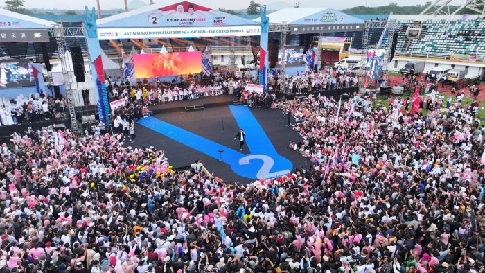 Puluhan ribu warga dari berbagai pelosok Jember tumpah ruah di Jember Sport Garden (JSG) pada Kampanye Akbar Khofifah-Emil, Minggu (10/11/2024).