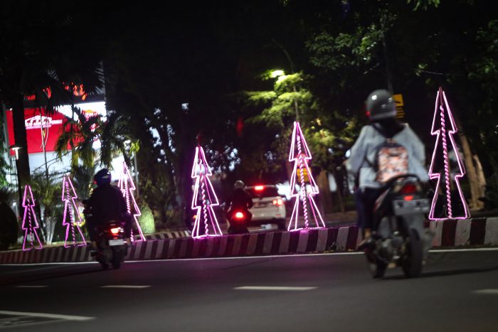 Wujud Toleransi, Balai Kota Surabaya dan Sejumlah Kawasan Dihiasi Ornamen Hiasan Natal