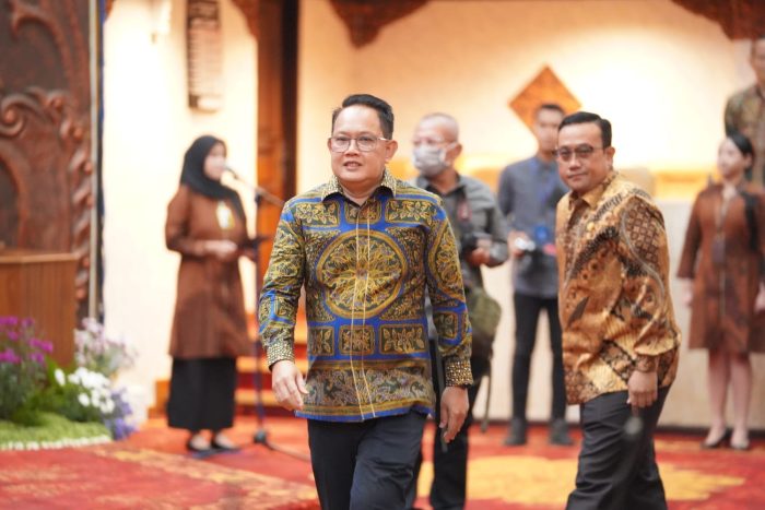 Penjabat (Pj) Gubernur Jawa Timur, Adhy Karyono usai menghadiri rapat Paripurna di DPRD Jatim, Kamis (23/1/2025).