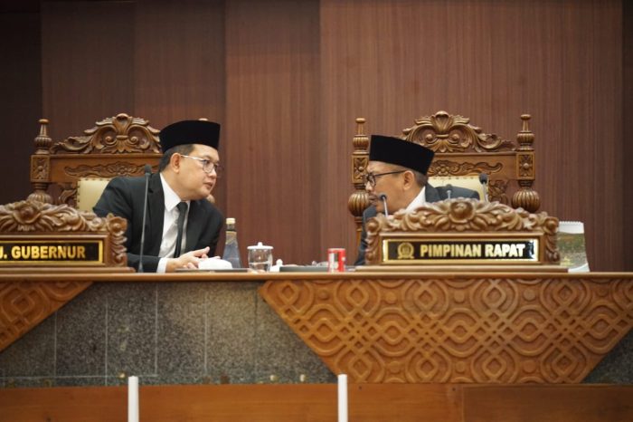 Rapat Paripurna DPRD Jatim dengan agenda pengesahan Khofifah-Emil sebagai pasangan calon terpilih Pilgub Jatim 2024, Sabtu (8/2/2025). Dok Humas DPRD Jatim