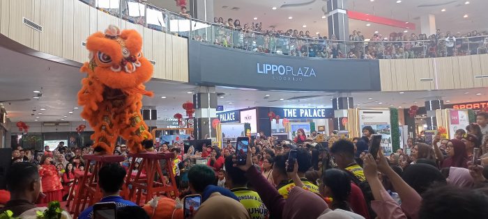Lippo Plaza Sidoarjo Rayakan Imlek 2025 dengan Barongsai dan Atraksi Menarik, Pengunjung Antusias