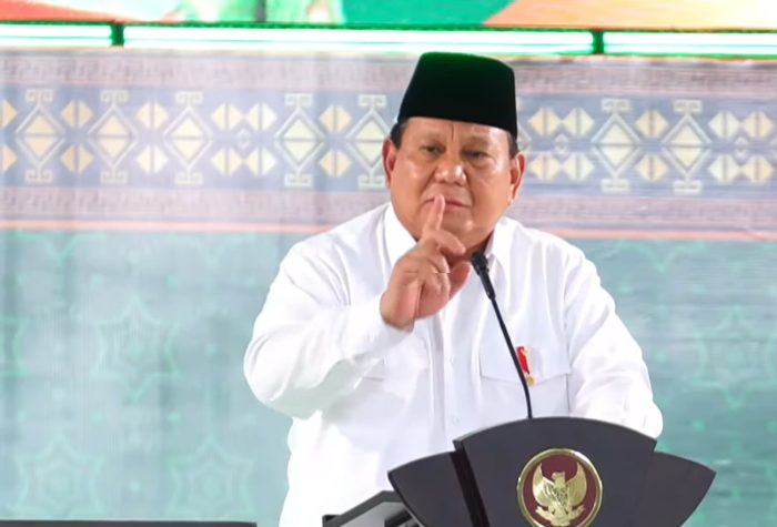 Presiden Prabowo Subianto saat pidatonya di pembukaan Kongres XVIII Muslimat Nahdlatul Ulama (NU) di JX International Surabaya, Senin (10/2/2025).