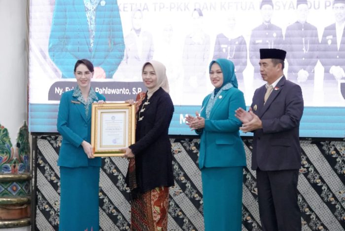 Hadiri Sertijab Ketua TP PKK Kabupaten Madiun, Arumi Bachsin Sampaikan Pesan Begini