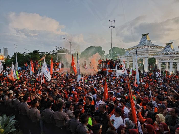10.000 Buruh Siap Geruduk Gubernur Khofifah di May Day 2025, Tuntut Pemutihan Pajak Kendaraan ala Jabar-Jateng
